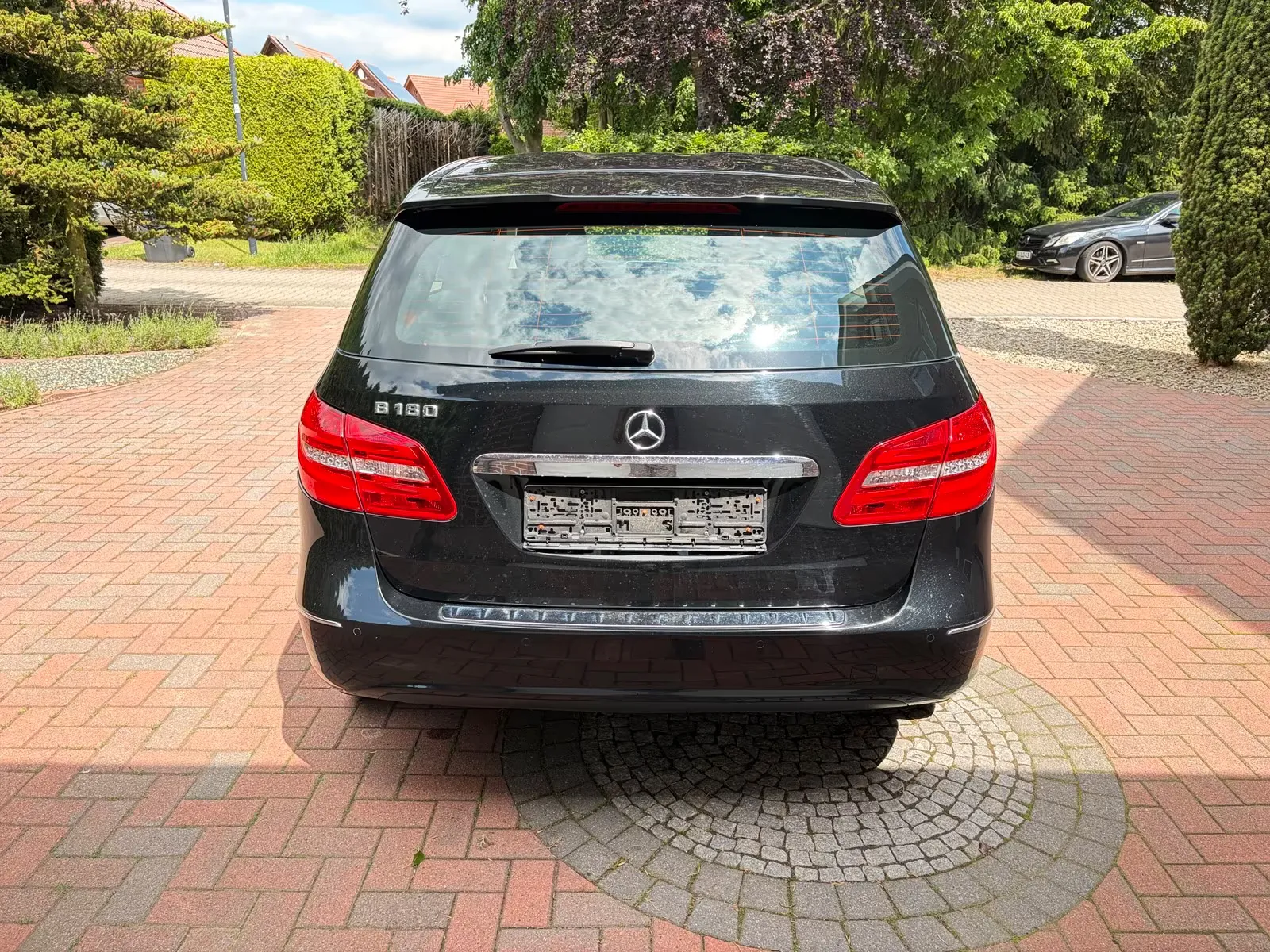 Mercedes-Benz B 180 BlueEFFICIENCY | AHK| Bi-Xenon | Park-Assist Bild 4