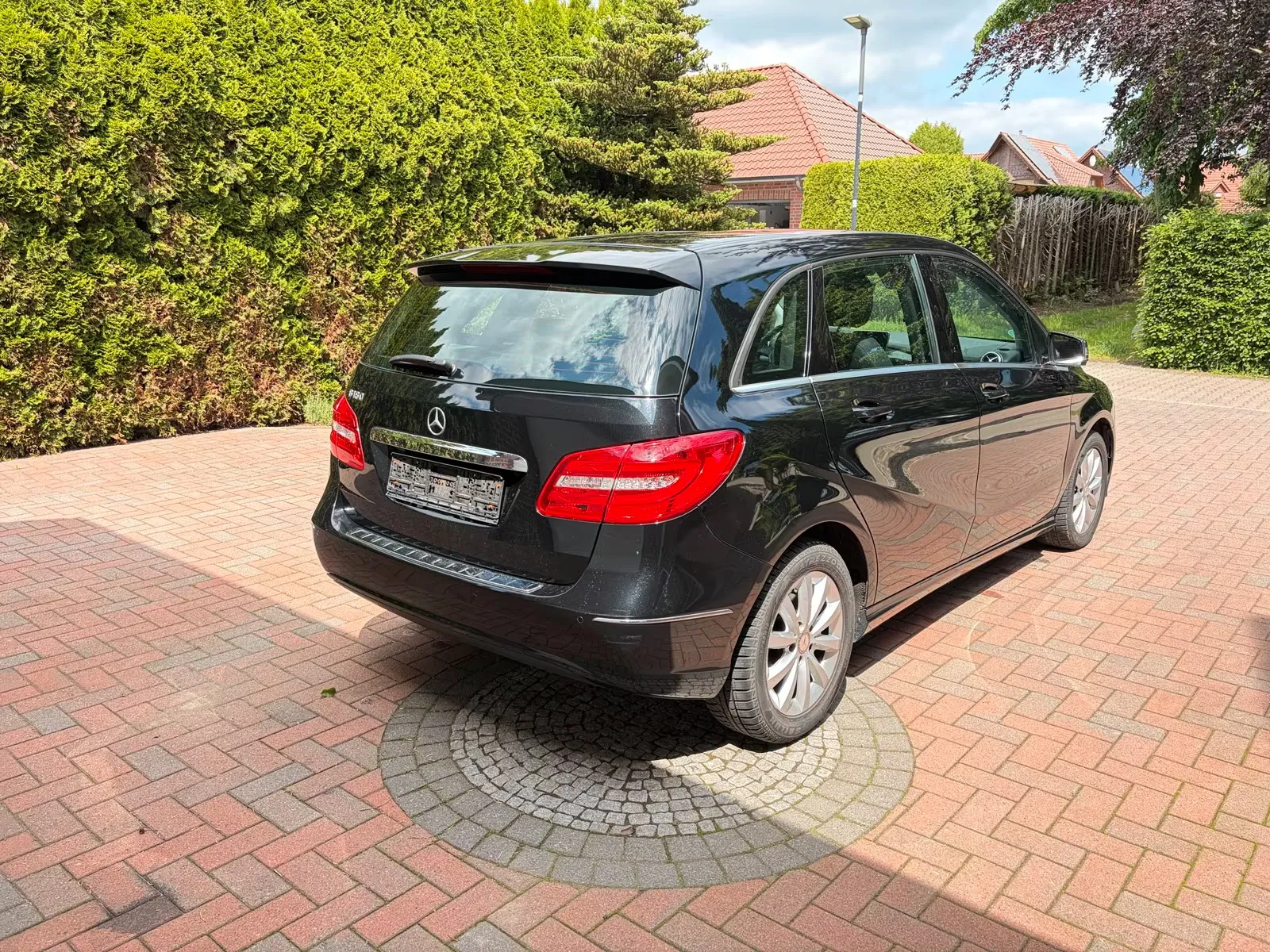 Mercedes-Benz B 180 BlueEFFICIENCY | AHK| Bi-Xenon | Park-Assist Bild 6