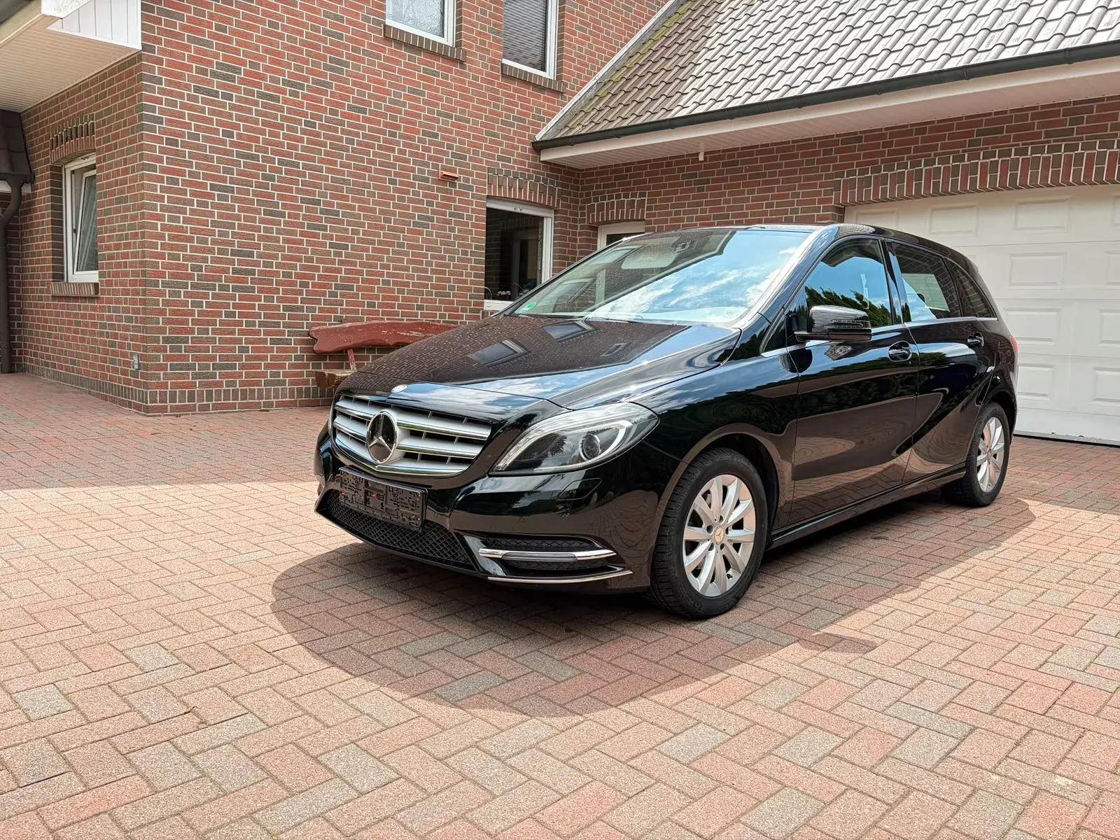 Mercedes-Benz B 180 BlueEFFICIENCY | AHK| Bi-Xenon | Park-Assist