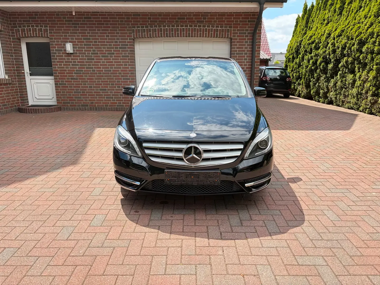 Mercedes-Benz B 180 BlueEFFICIENCY | AHK| Bi-Xenon | Park-Assist Bild 9