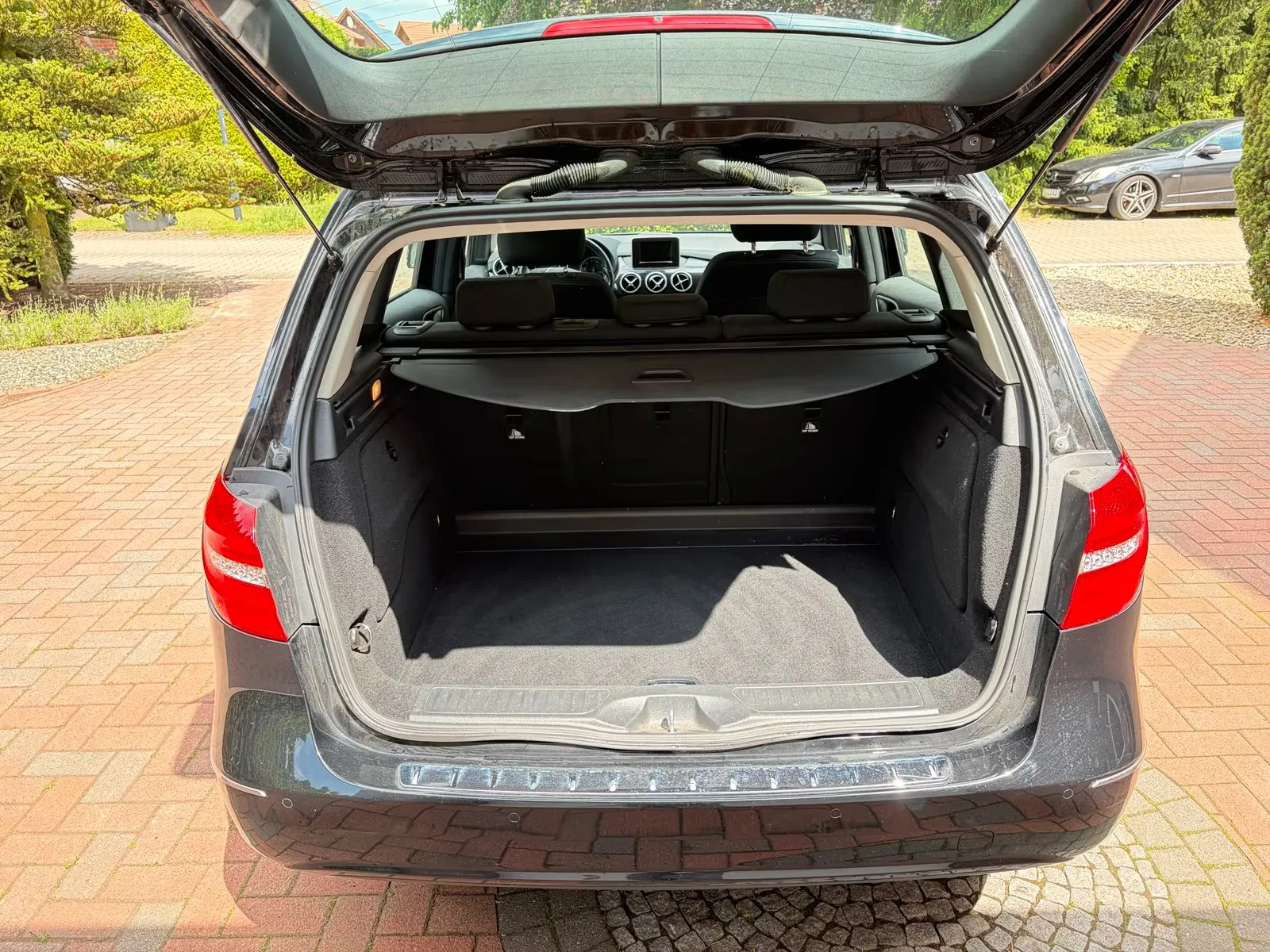 Mercedes-Benz B 180 BlueEFFICIENCY | AHK| Bi-Xenon | Park-Assist Bild 5