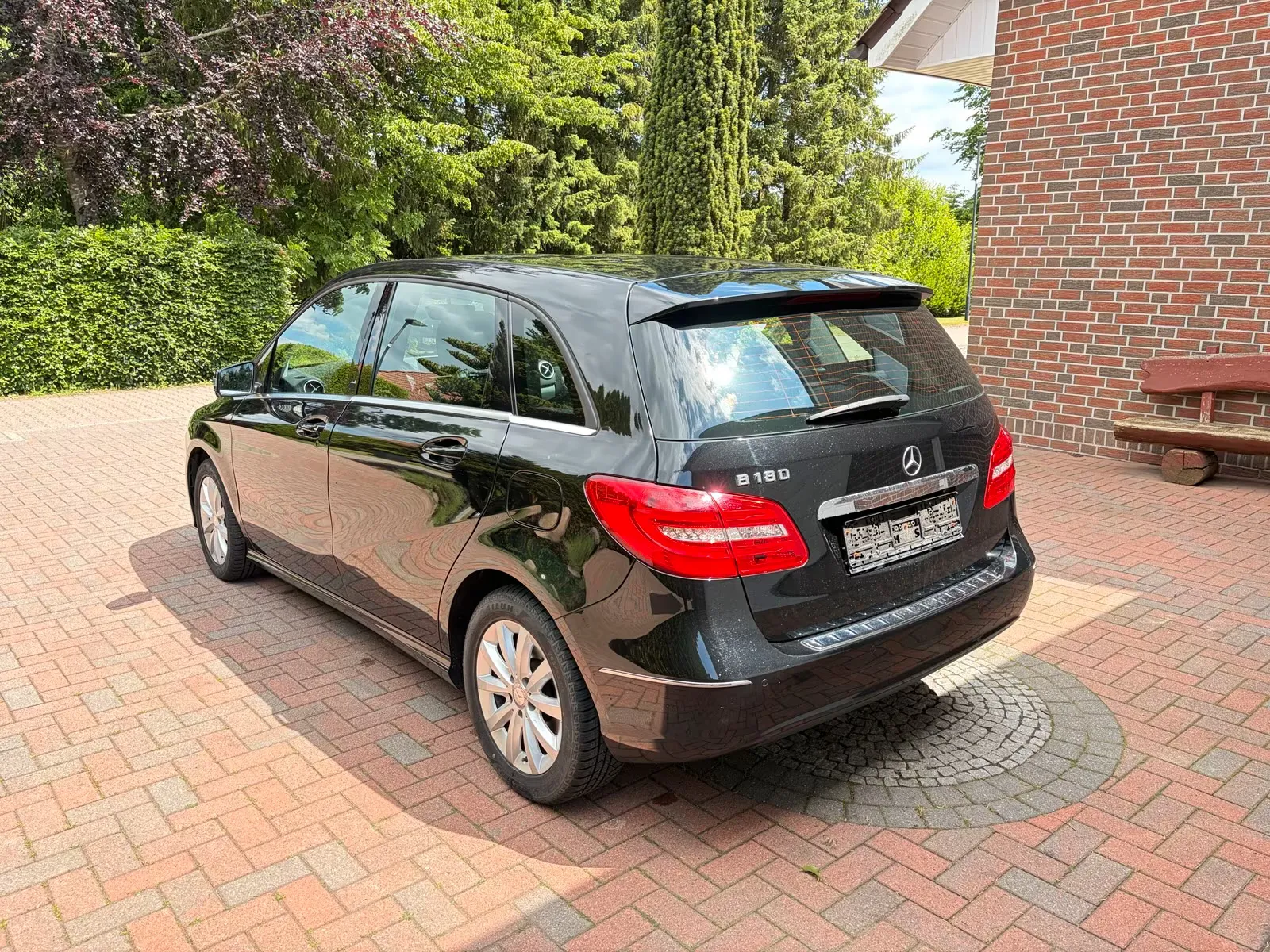 Mercedes-Benz B 180 BlueEFFICIENCY | AHK| Bi-Xenon | Park-Assist Bild 3